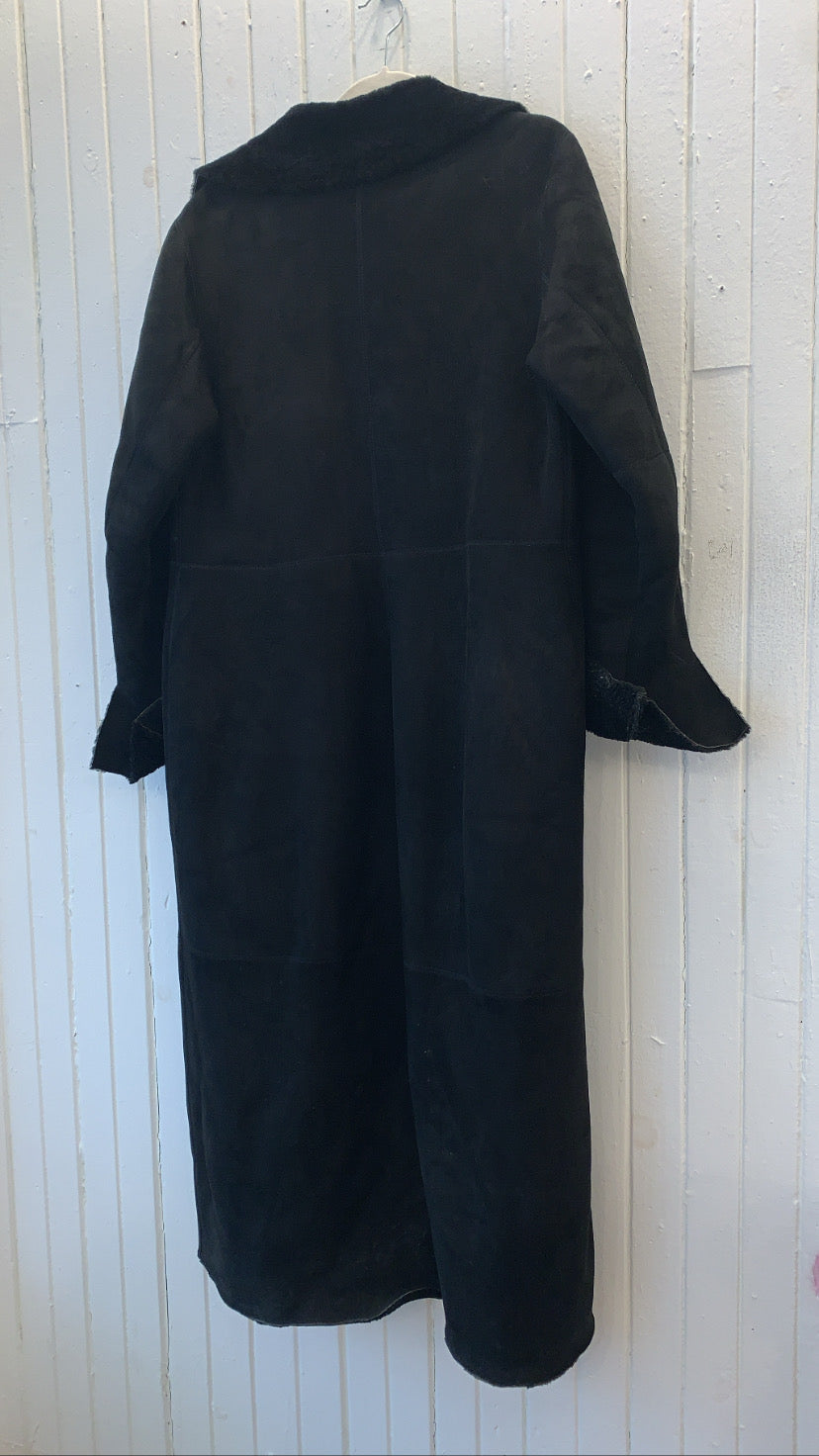 LUXURY CONSIGNMENT - Longline Black Shearling Coat