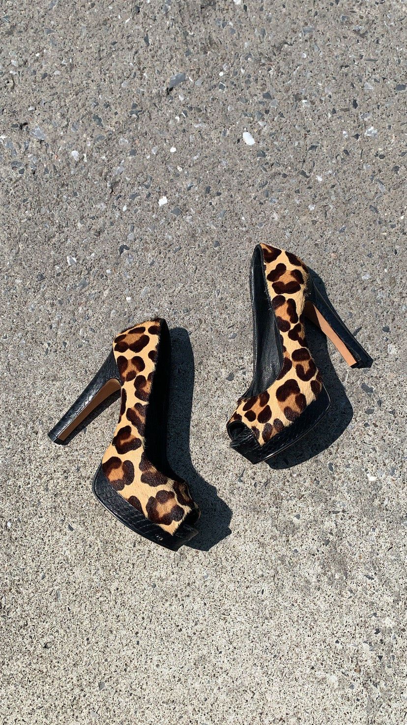 Pre-loved House of Harlow 1960 Leopard Print Pony Hair Peep-Toe Shoes