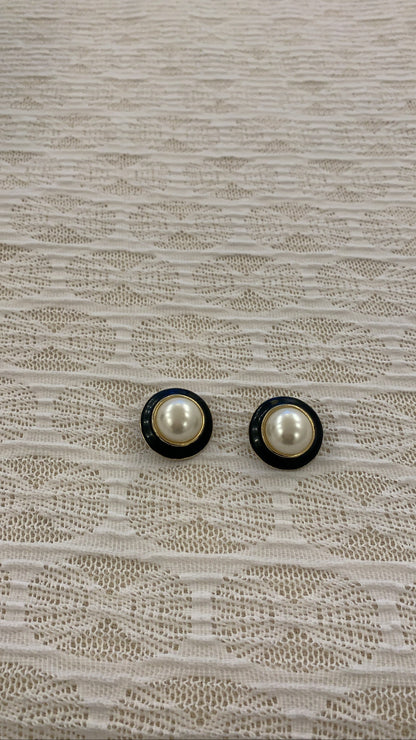 Noir et Blanc Clip-On Earrings