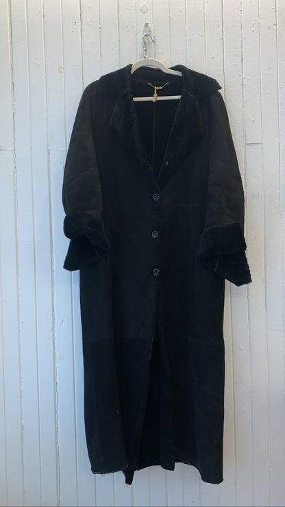 LUXURY CONSIGNMENT - Longline Black Shearling Coat