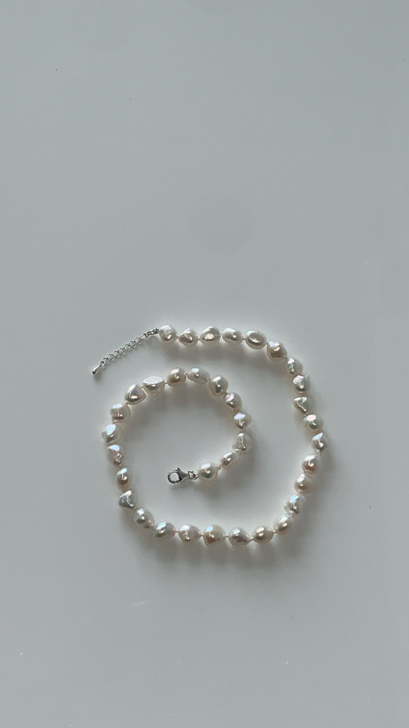 Mahébourg Baroque pearl choker (Pre-order now!)